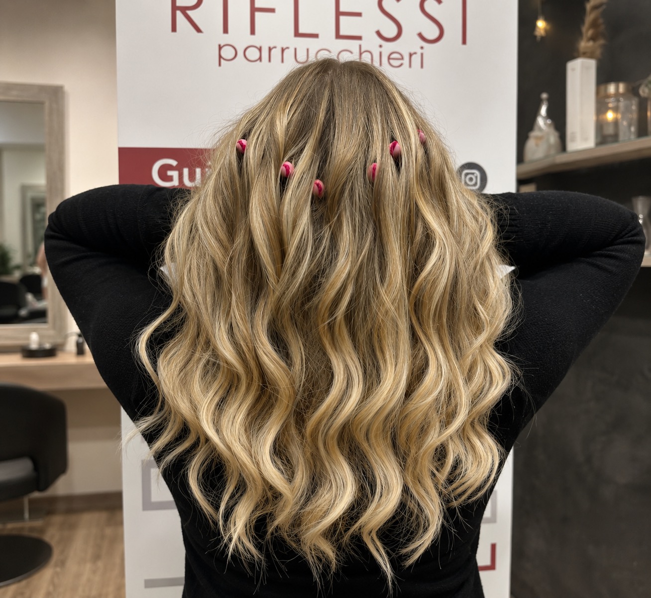 Trattamento di colore e schiariture su capelli lunghi