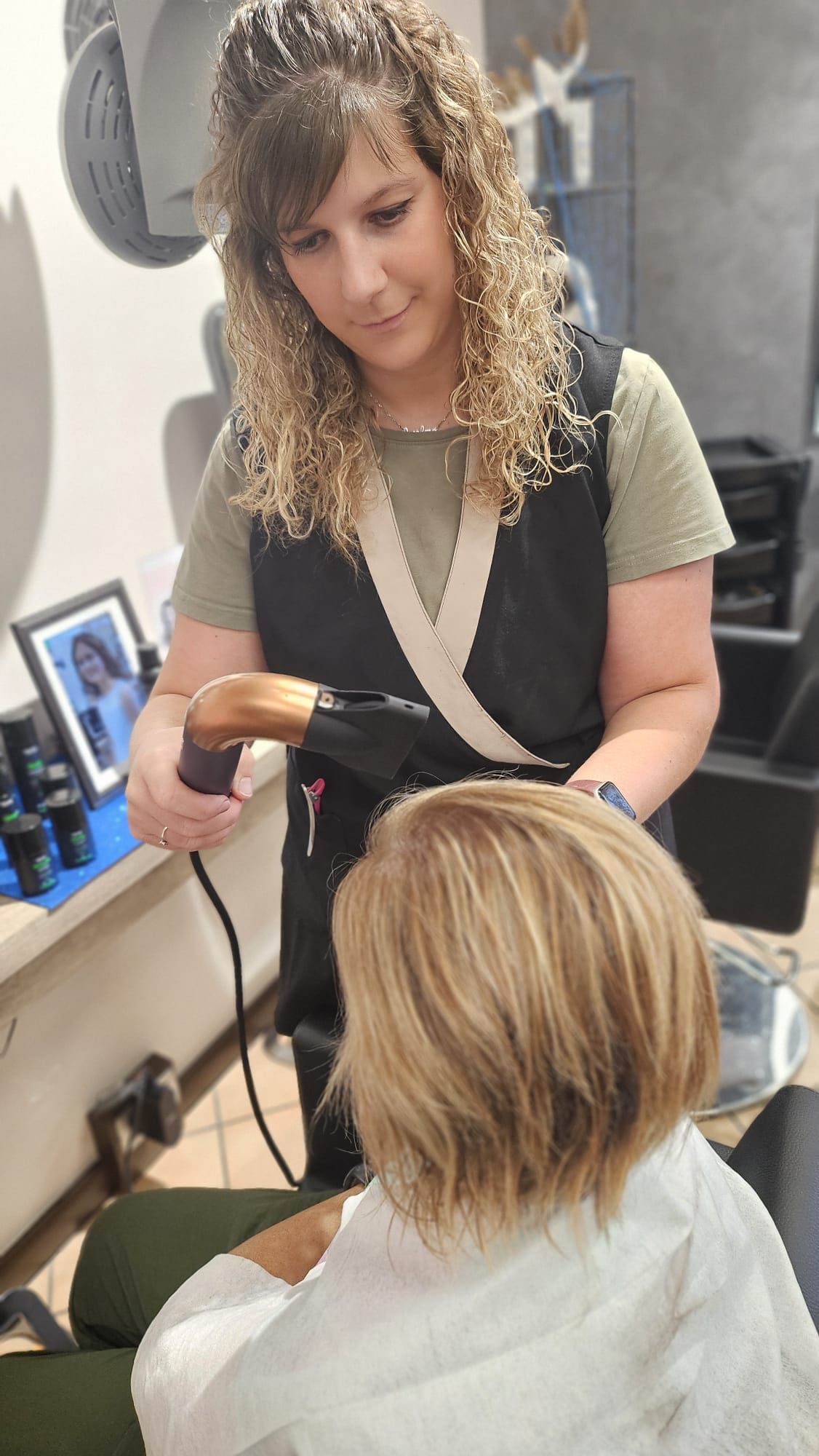 Innovazione al Servizio dei Tuoi Capelli, lavoro realizzato nel salone Riflessi